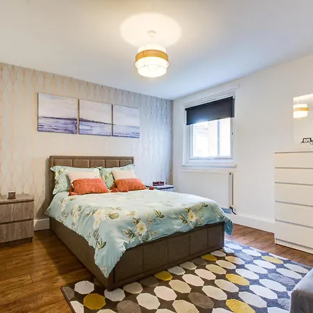 Charming & Cozy Apartment